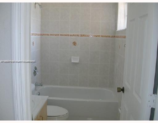 Foto del edificio - 687 SW 7th St