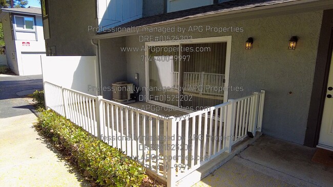 Building Photo - 3 Bedroom / 2.5 Bathroom Condo with 2 car ...