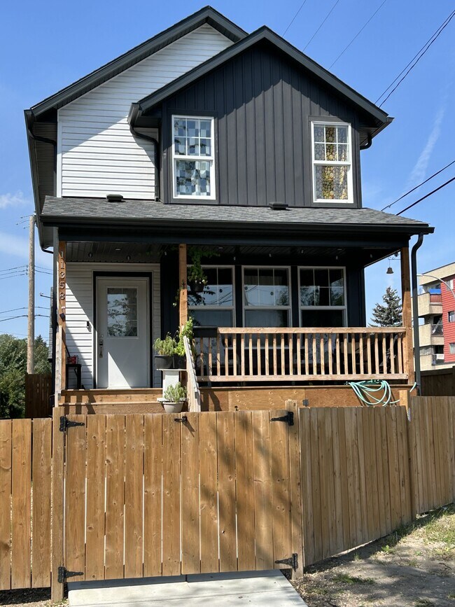 Building Photo - 11358 53 St NW