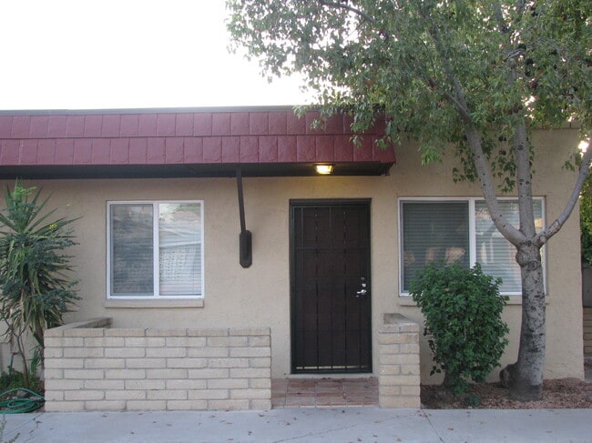 Front/wPorch - 3626 N 37th St