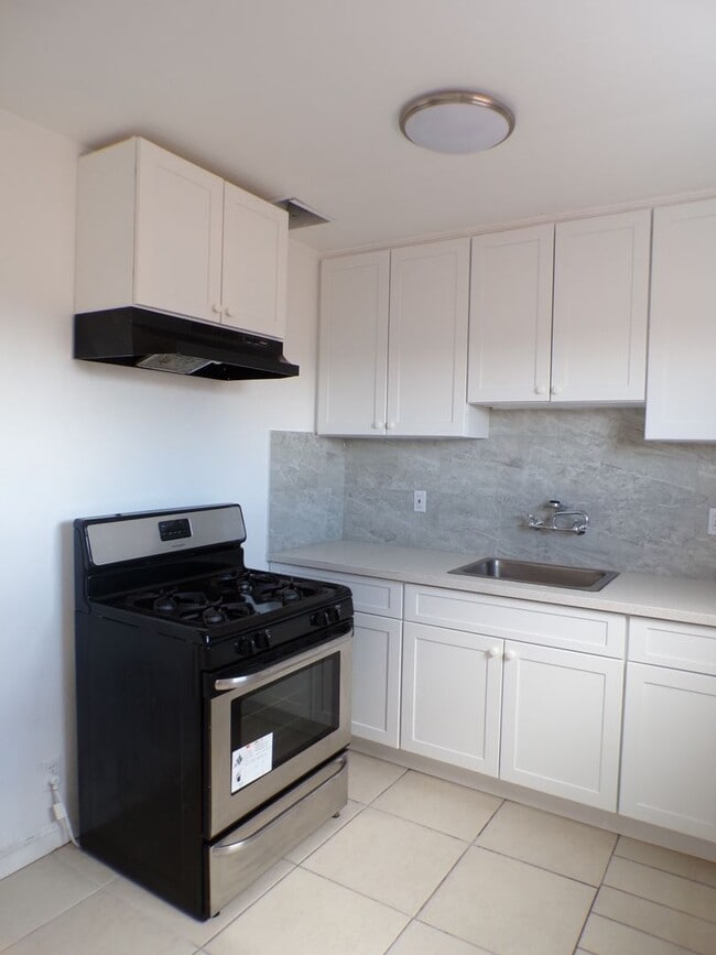 Building Photo - Studio Apartment