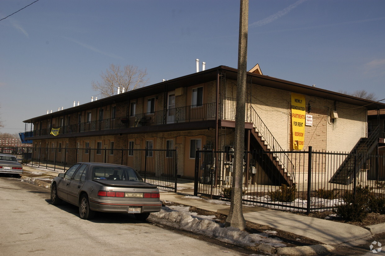 Primary Photo - Vail Apartments