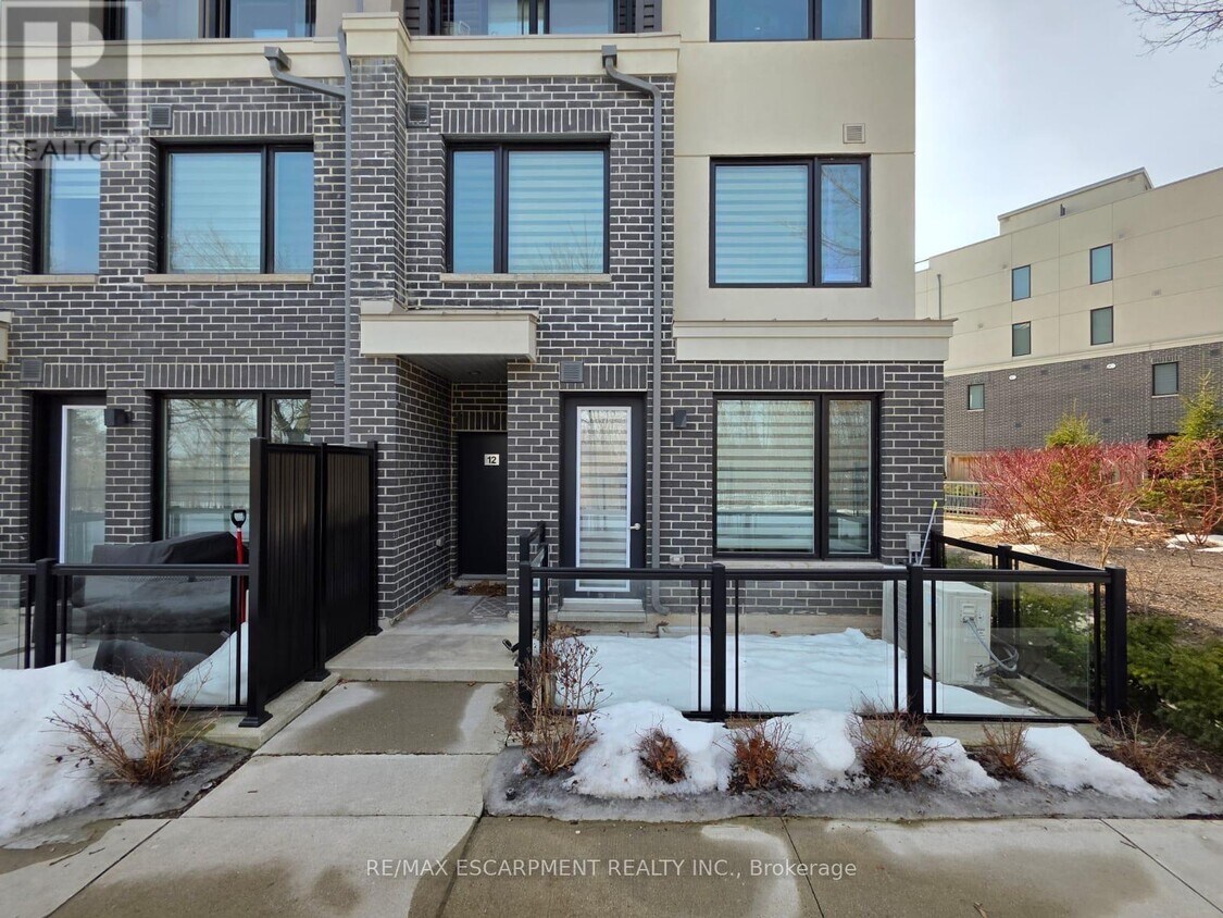 Primary Photo - 3483-3483 Widdicombe Way