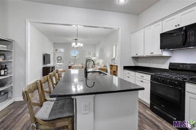 Foto del edificio - 4 Bedroom Home in Hunters Trace