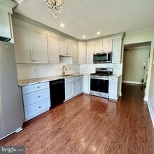 Building Photo - 22 Honey Locust Ln
