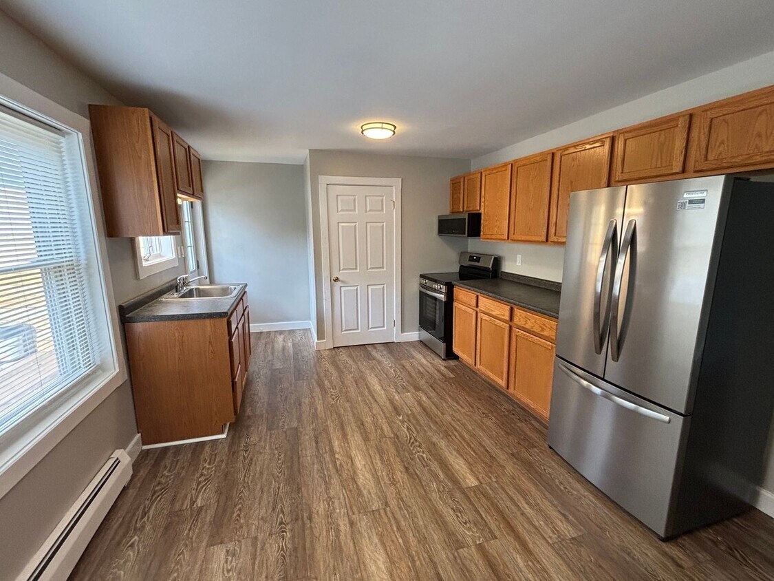 Foto principal - The Townhomes at China Lake LLC