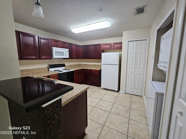 Building Photo - 6965 Ortega Woods Dr