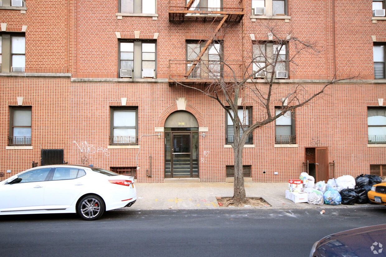 Foto del edificio - 31-36 32nd St