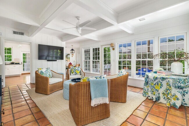 Foto del edificio - 255 Colonial Ln