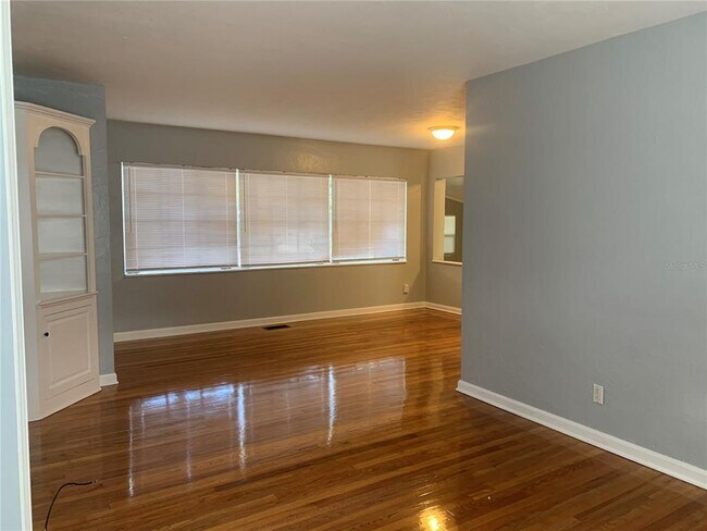 Building Photo - 33 N University Cir