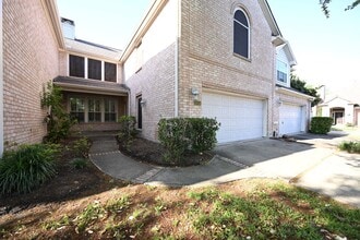 Building Photo - 1014 Enclave Square N