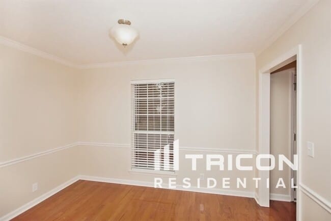Building Photo - 2041 Glastonbury Dr