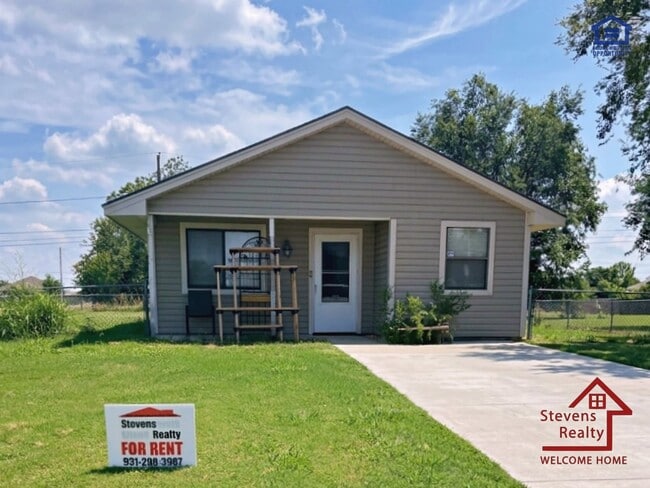 Building Photo - 1302 SW Texas Ave