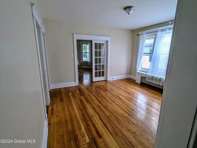 Foto del edificio - 44 Harris Ave