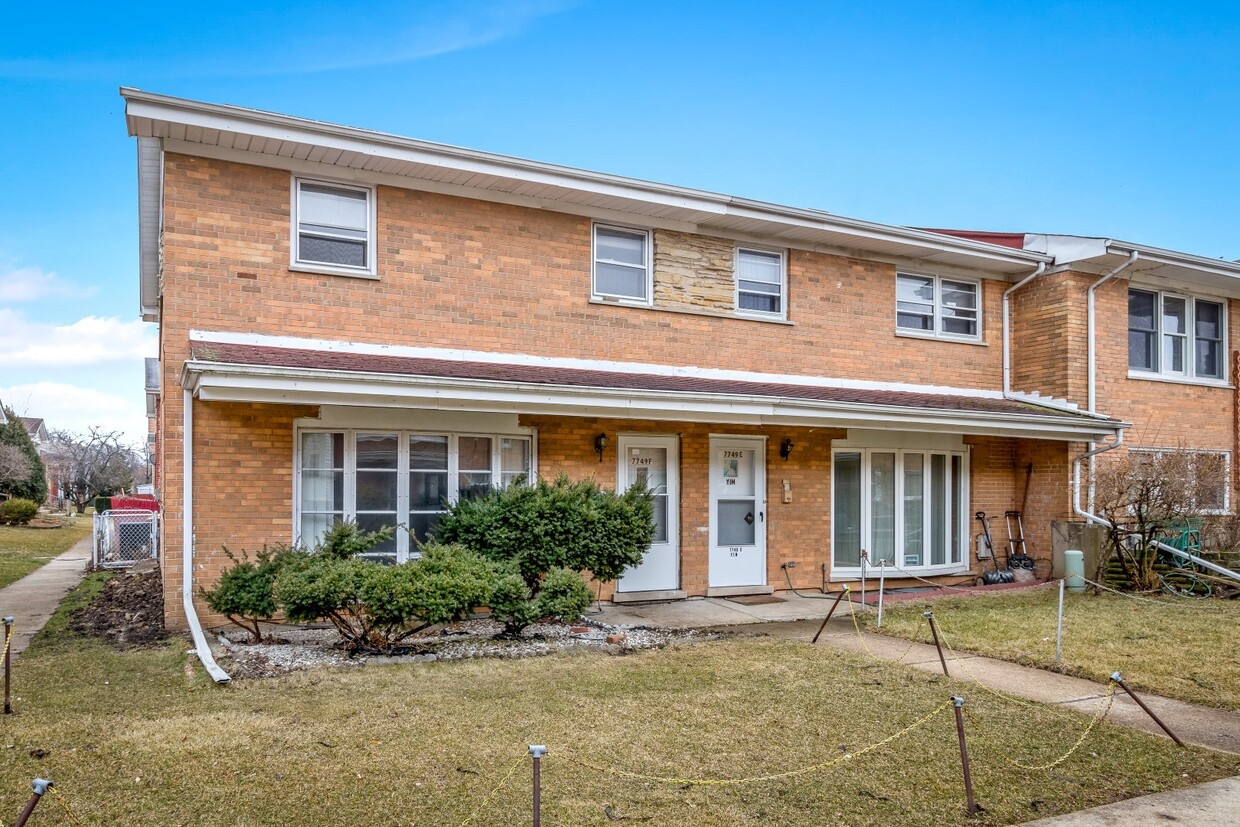 Primary Photo - 7749 N Nordica Ave