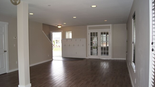Building Photo - Lovely, upgraded DuPont home