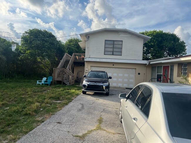 Foto del edificio - 2326 Cres Ridge Rd