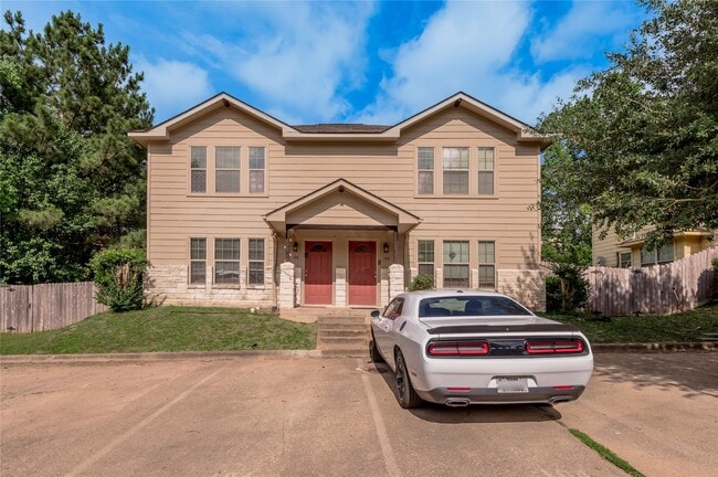 Building Photo - 104 Yegua Cir