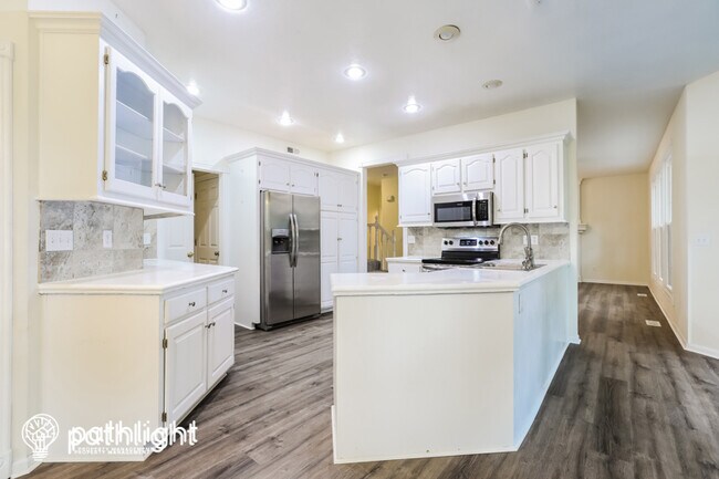 Building Photo - 413 Highcliffe Dr
