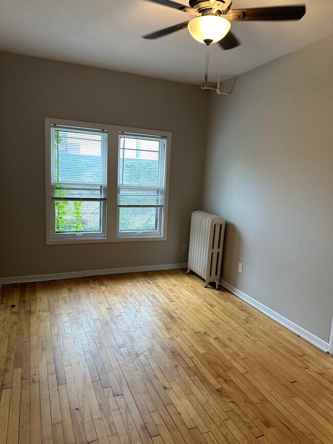 Sala de estar - Yale Place Apartments
