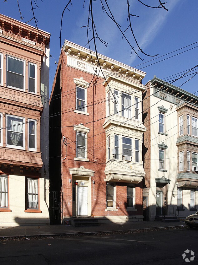 Foto principal - 381 8th St