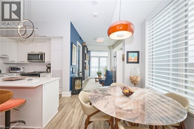 Photo du bâtiment - 385 Winston Rd