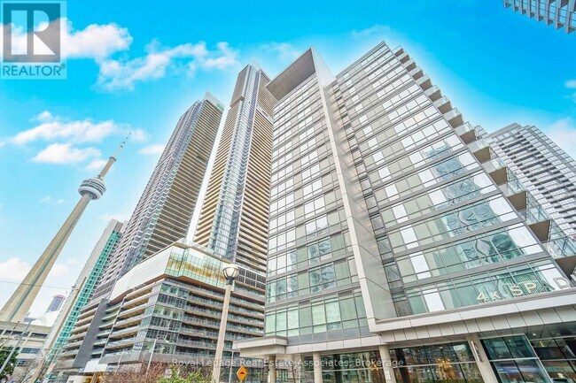 Photo du bâtiment - 705-4k Spadina Ave.