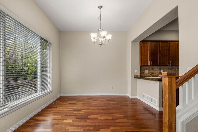 Foto del edificio - Spacious Townhome in Cherry Creek School District