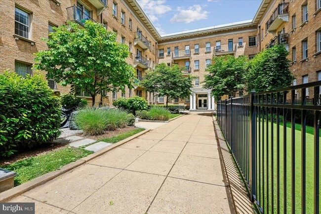 Building Photo - 1401 Columbia Rd NW