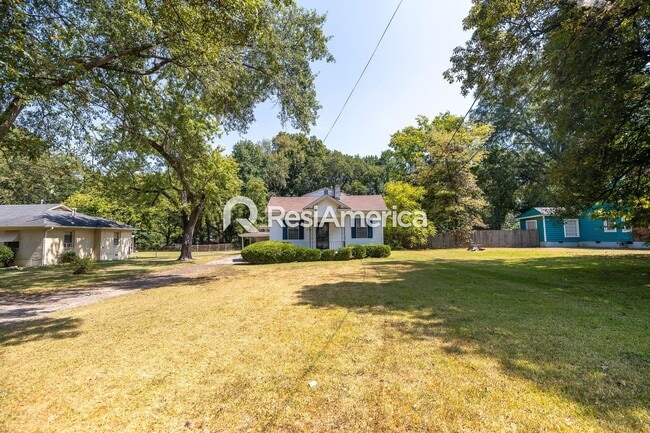Building Photo - Charming 3-Bedroom 2 bath available now