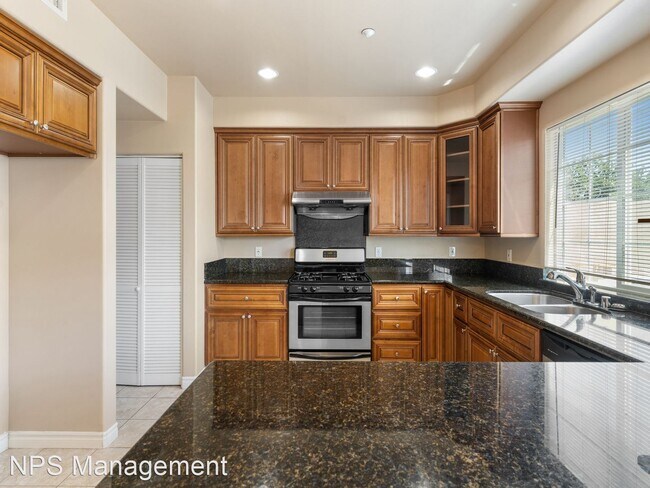 Building Photo - 3 br, 2.5 bath House - 12780 Lorna Street - D