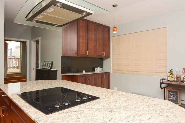 Foto del edificio - 949 N Winchester Ave