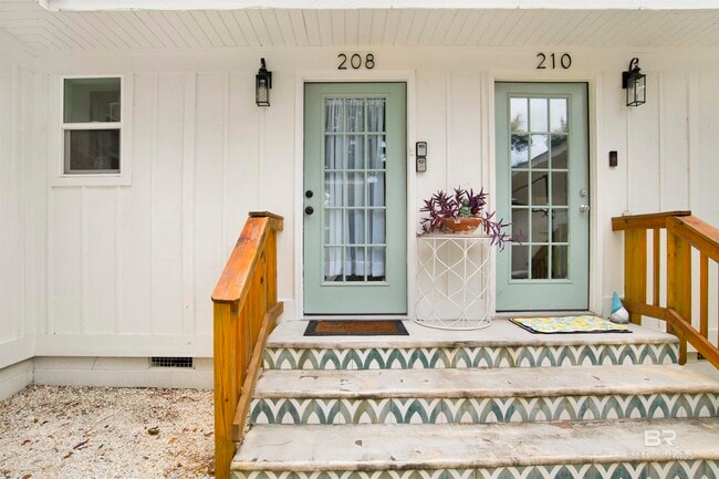 Building Photo - 208 E 22nd Ave