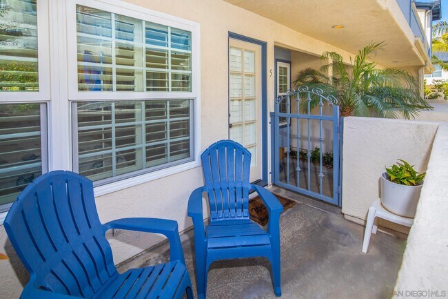 Building Photo - 1100 Adella Ave