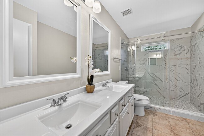 Foto del edificio - 813 Lakeview Dr