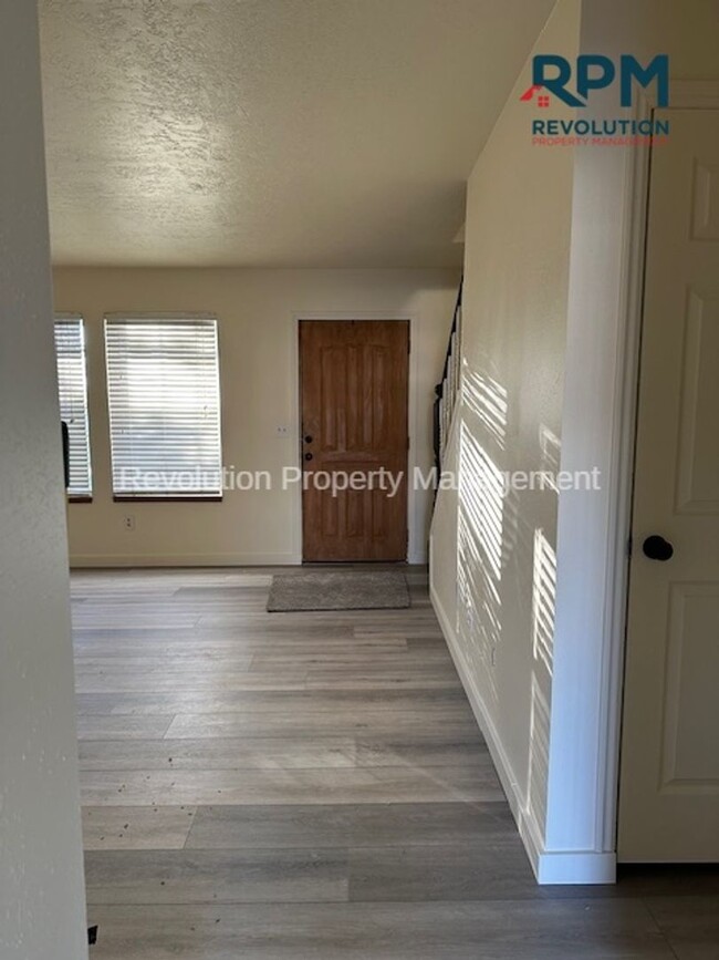 Foto del edificio - Three bedroom in Great Layton Location!