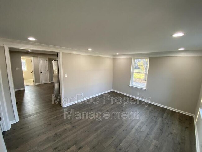 Foto del edificio - 10714 Leavells Rd