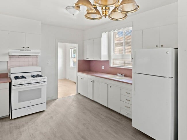 Building Photo - Great 2 bedroom Home