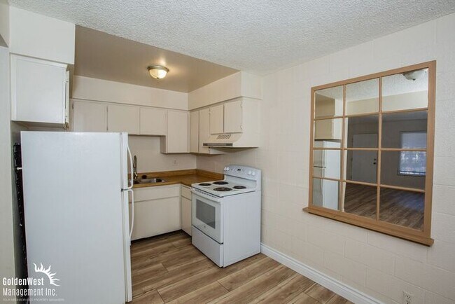 Foto del edificio - Cozy 1Bdm 1Ba Apartment with Pool Access in Central Las Vegas