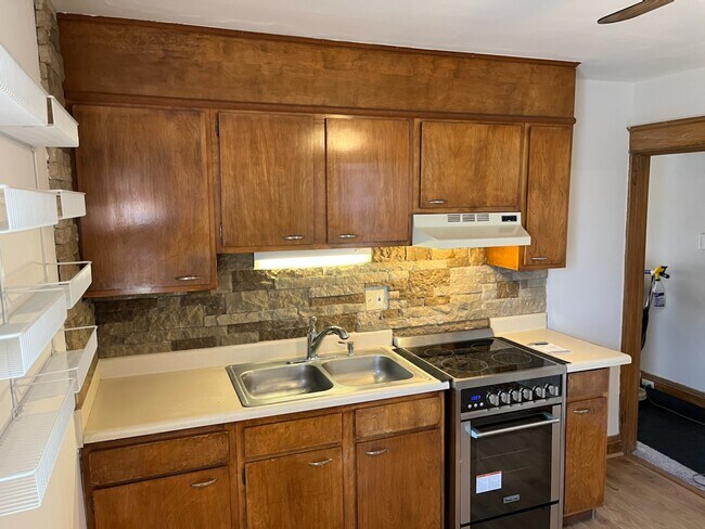 Kitchen - 322 Walnut St
