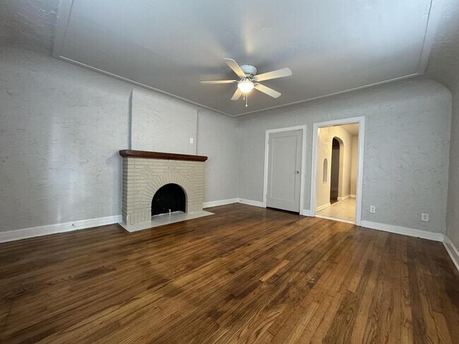 Building Photo - 3016 Northwest 19th Street Unit B - 1
