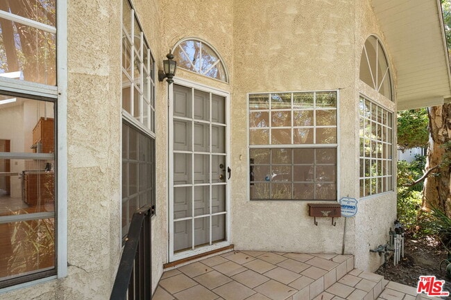 Building Photo - 2534 Wellesley Ave
