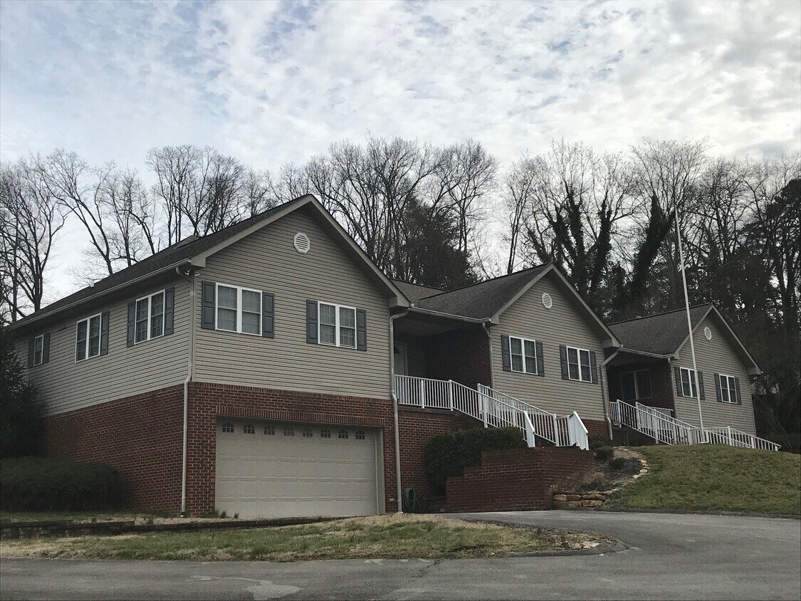708 Forest Dr, Morristown, TN 37814 Condo for Rent in Morristown, TN