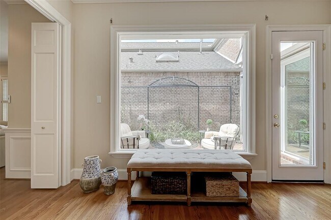 Foto del edificio - 9580 Doliver Dr