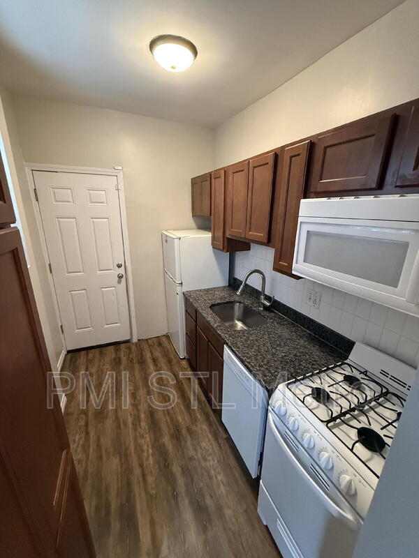 Foto del edificio - 5572 Clemens Ave