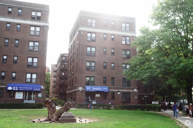 Building Photo - 4211 Kissena Blvd