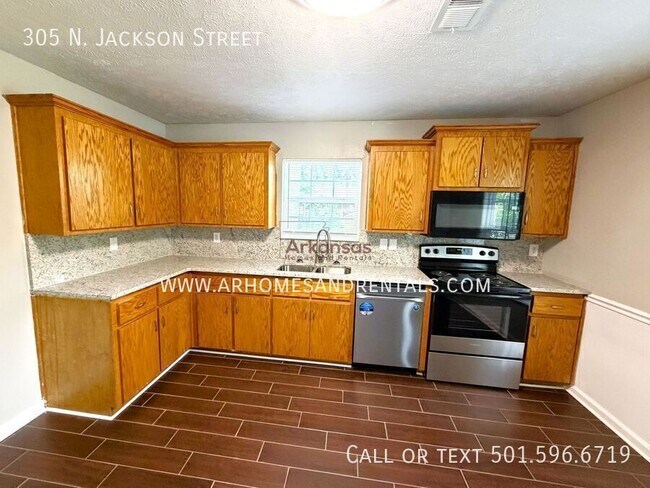 Building Photo - 305 N Jackson St