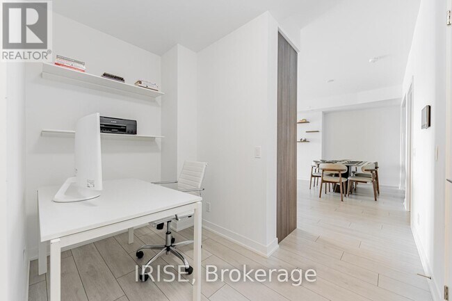 Photo du bâtiment - 1-401 Hillsdale Ave W