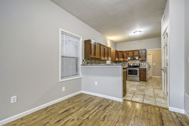 Building Photo - Beautiful 3 Bed- 1 bath (Lower Unit) in Great Location! Move in Ready! $250 off 1st months rent!