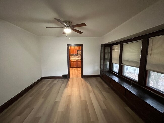 Foto del edificio - 4319 Stickney Ave